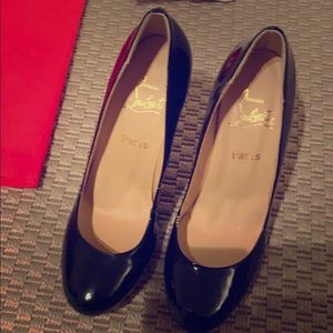 Wanna be black round toe pumps very cute